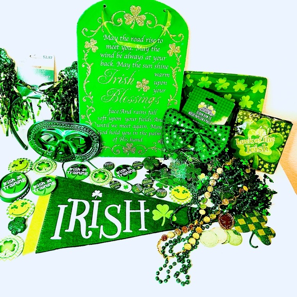 St Patrick’s Day decor items, Irish celebration party supplies, and more bundle - Picture 1 of 5